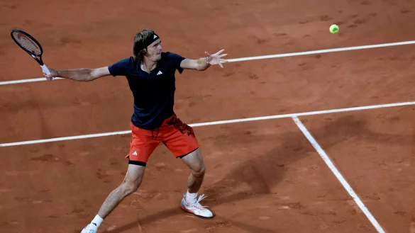 Alexander Zverev bezwang den US-Amerikaner Frances Tiafoe in vier S&auml;tzen. - &copy; Jean-Francois Badias/AP