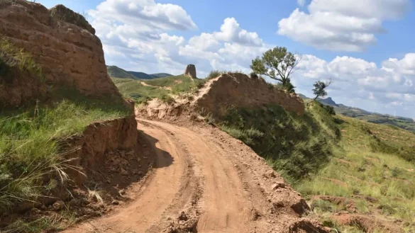 Das von Polizei im Kreis Youyu Ende August veröffentlichte Foto zeigt den zerstörten Abschnitt der weltberühmten Großen Mauer in der nordchinesischen Provinz Shanxi. - © -/Polizei Youyu/dpa