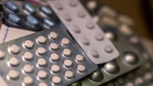 Arzneimittel sind inzwischen verbreitet in der Umwelt und immer wieder auch im Trinkwasser nachweisbar. - &copy; Monika Skolimowska/dpa-Zentralbild/dpa