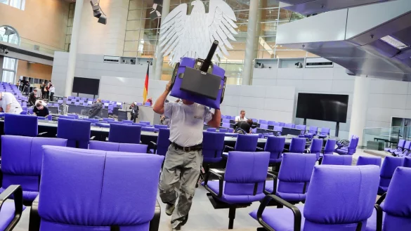 Der Plenarsaal des Bundestags. - © picture alliance / Kay Nietfeld/dpa