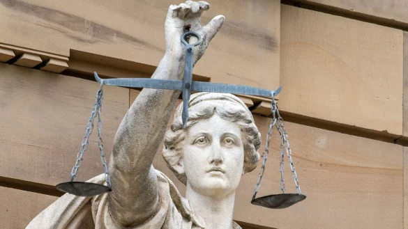 Wo h&ouml;ren selbstst&auml;ndige T&auml;tigkeiten auf - und wo beginnt ein abh&auml;ngiges Besch&auml;ftigungsverh&auml;ltnis? Mit dieser Frage besch&auml;ftigte sich das S&auml;chsische Landessozialgericht im Fall einer VHS-Dozentin. - &copy; Stefan Puchner/dpa/dpa-tmn