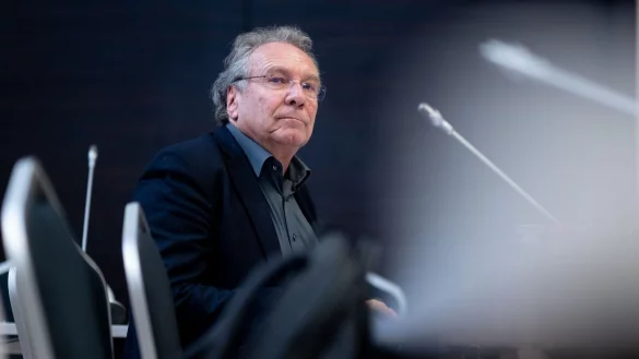 «Ich beklage, dass wir uns nicht einig sind, dass wir diese Sanktionen im wirtschaftlichen Bereich gegen Russland beenden müssen»: Klaus Ernst. - © Hendrik Schmidt/dpa