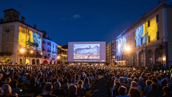 Filmvorf&uuml;hrung auf der Piazza Grande beim 76. Internationalen Filmfestival in Locarno. - &copy; Jean-Christophe Bott/KEYSTONE/dpa