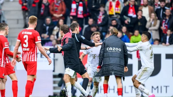 M&uuml;nchens Joshua Kimmich (3.v.r) ist Teil eines Streits nach dem Spiel. - &copy; Tom Weller/dpa