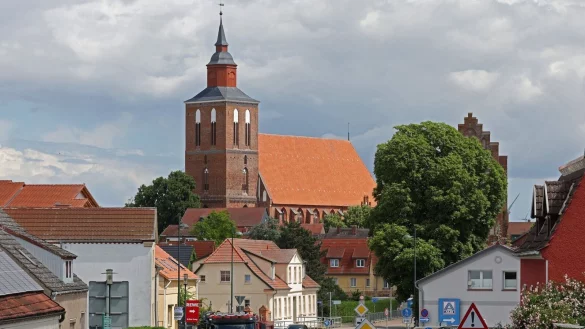 Blick auf die Innenstadt von Altentreptow, wo sich die Schule der 13-j&auml;hrigen befindet, die nach mutma&szlig;lichem Drogenmissbrauch gestorben ist. - &copy; Bernd W&uuml;stneck/dpa