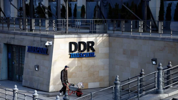 Drei Monate nach dem Platzen des Aquariums in einem Berliner Hotel steht das ebenfalls betroffene DDR-Museum kurz vor der Wiederer&ouml;ffnung. - &copy; Carsten Koall/dpa