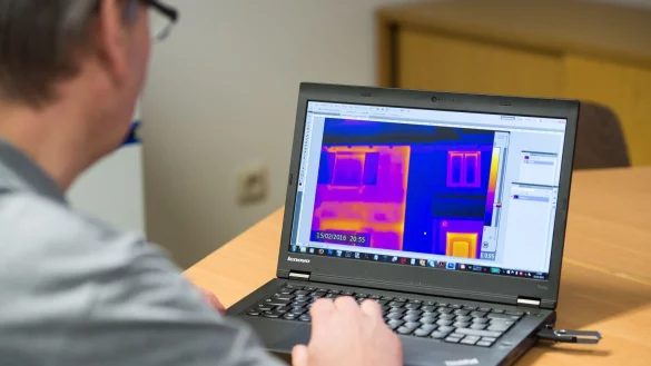 Ein guter Energieberater hat das n&ouml;tige Wissen und die Erfahrung, um energieeffiziente L&ouml;sungen f&uuml;r das Zuhause zu finden. - &copy; Tobias Hase/dpa-tmn