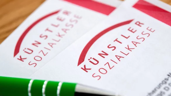 Wer als selbstst&auml;ndiger K&uuml;nstler Mitglied der K&uuml;nstlersozialkasse ist, muss j&auml;hrlich eine Gewinnprognose abgeben. Keine ganz einfache Aufgabe, wenn die Eink&uuml;nfte stark schwanken. - &copy; Hauke-Christian Dittrich/dpa/dpa-tmn
