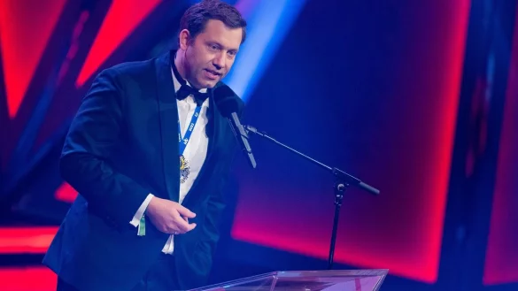 Lars Klingbeil, Vorsitzender der SPD, bei der Verleihung des &laquo;Ordens wider den tierischen Ernst&raquo;. - &copy; Rolf Vennenbernd/dpa