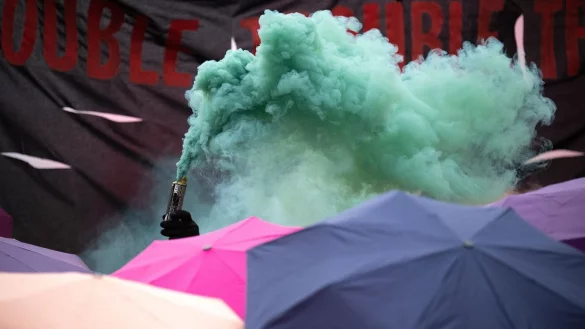 Demonstrierende m&uuml;ssen sich an das sogenannte Friedlichkeitsgebot halten - ansonsten m&uuml;ssen sie damit rechnen, dass Ordnungsbeh&ouml;rden eingreifen. - &copy; Sebastian Gollnow/dpa/dpa-tmn