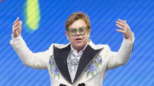 Elton John hat die Zusammenarbeit mit Dua Lipa gelobt. - &copy; Suzan Moore/PA Wire/dpa