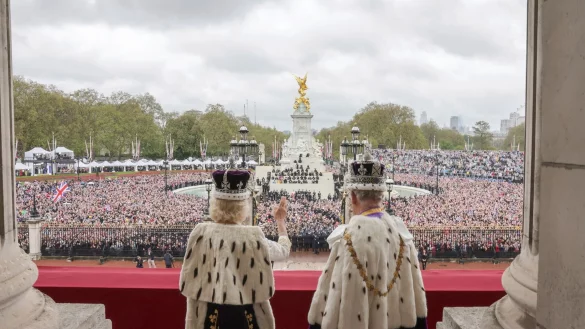 Das Interesse an der Kr&ouml;nung von K&ouml;nig Charles III. und K&ouml;nigin Camilla war gro&szlig; - sowohl in London als auch an den Fernsehbildschirmen. - &copy; Chris Jackson/Getty Images Europe/AP/dpa