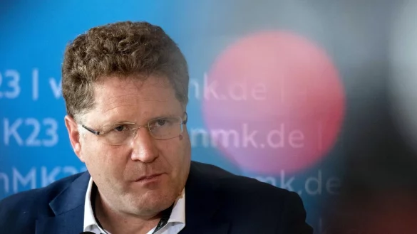 Patrick Graichen will seine Doktorarbeit wegen eines Verdachts auf Verst&ouml;&szlig;e bei Zitierregeln pr&uuml;fen lassen. - &copy; Hendrik Schmidt/dpa/Archiv