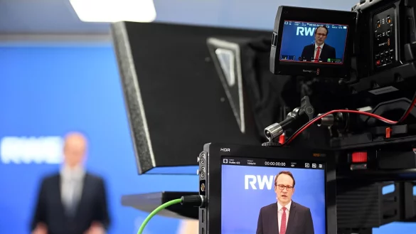 Markus Krebber, RWE-Vorstandsvorsitzender, beantwortet Fragen von Journalisten. - &copy; Federico Gambarini/dpa