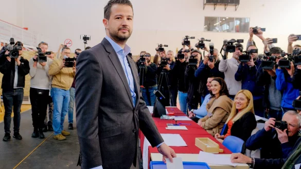 Jakov Milatovic ist klarer Gewinner bei der Pr&auml;sidentenwahl in Montenegro. Der Wirtschaftswissenschaftler bef&uuml;rwortet unter anderem eine Ann&auml;herung an Serbien. - &copy; Risto Bozovic/AP/dpa