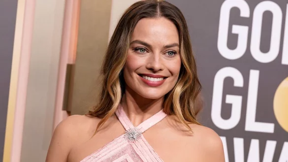Margot Robbie &uuml;bernimmt die Rolle der langbeinigen Plastikpuppe. - &copy; Jordan Strauss/Invision/AP/dpa