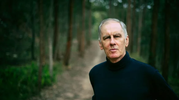 Musik als &laquo;Rettungsluke&raquo;: Robert Forster. - &copy; Stephen Booth/Tapete Records /dpa