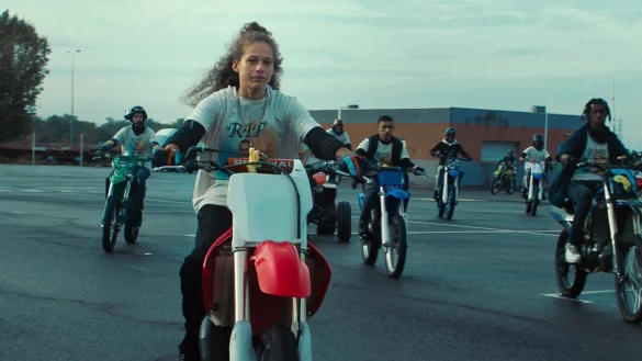 Julie Ledru spielt die temperamentvolle und unabh&auml;ngige Julia. - &copy; Plaion Pictures/dpa