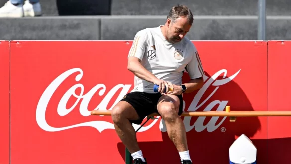 Hat seinen Kader f&uuml;r das Polen-L&auml;nderspiel noch nicht komplett im Training: Bundestrainer Hansi Flick. - &copy; Federico Gambarini/dpa