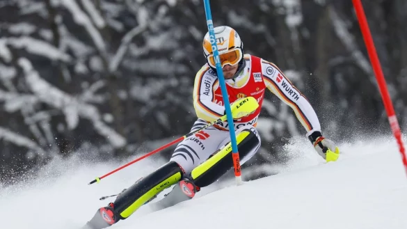 Skirennfahrer Linus Straßer kam beim Slalom in Chamonix auf Rang sechs. - © Giovanni Pizzato/AP/dpa