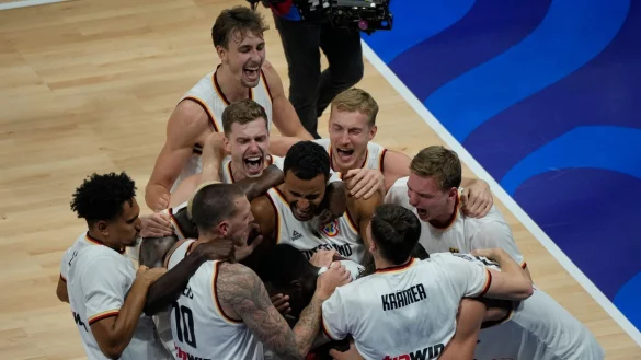 Das deutsche Team jubelt &uuml;ber ihren WM-Sieg. - &copy; Aaron Favila/AP/dpa