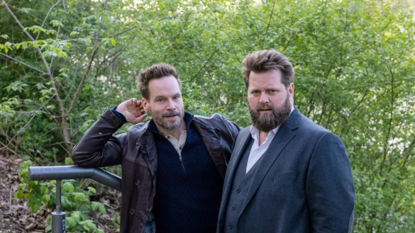 Die Schauspieler Wanja Mues (l) und Antoine Monot Jr. ermitteln in &laquo;Ein Fall f&uuml;r Zwei&raquo;. - &copy; Helmut Fricke/dpa