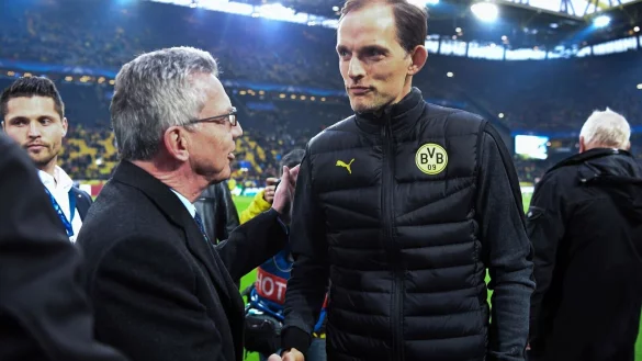 Trainer Thomas Tuchel (r) von Dortmund gibt vor einem Spiel Thomas de Maizi&egrave;re (CDU) die Hand. - &copy; Federico Gambarini/dpa/Archivbild