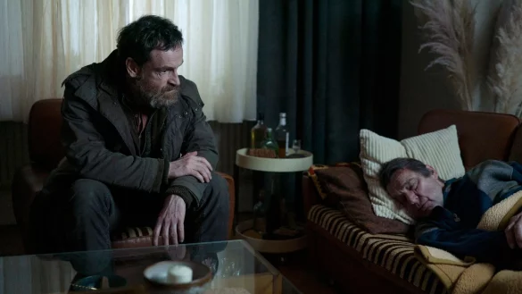 Peter Faber (J&ouml;rg Hartmann, l) besucht seinen Vater Josef Faber (Wolfgang R&uuml;ter). - &copy; Thomas Kost/Bavaria Fiction GmbH/WDR/ARD/dpa