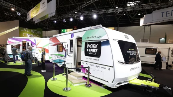 Digitale Nomaden hat Fendt-Caravan mit seinen Konzept-Wohnwagen &laquo;Live.Work.Connect&raquo; im Blick. - &copy; David Young/dpa/dpa-tmn
