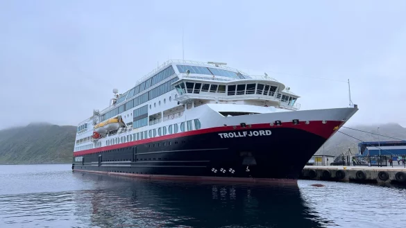 Die &laquo;MS Trollfjord&raquo; bef&auml;hrt seit 2023 wieder die Arktis-Route von Bergen nach Spitzbergen. - &copy; Verena Wolff/dpa-tmn