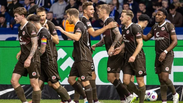 Der FC St. Pauli &uuml;bernahm nach dem Sieg in Berlin Platz eins. - &copy; Andreas Gora/dpa