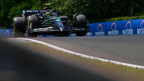 Hat sich in Budapest die Pole Position gesichert: Mercedes-Pilot Lewis Hamilton. - &copy; Denes Erdos/AP/dpa