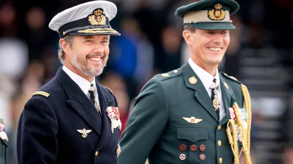 Kronprinz Frederik von D&auml;nemark (l) und sein Bruder Prinz Joachim. - &copy; Mads Claus Rasmussen/Ritzau Scanpix Foto/AP/dpa
