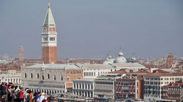 Venedig ist bei Touristen beliebt. - &copy; Soeren Stache/dpa