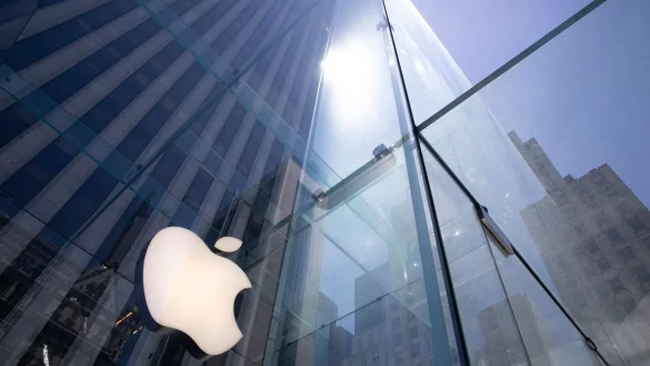 Ein Apple Store auf der Fifth Avenue in New York. - © Mark Lennihan/AP/dpa