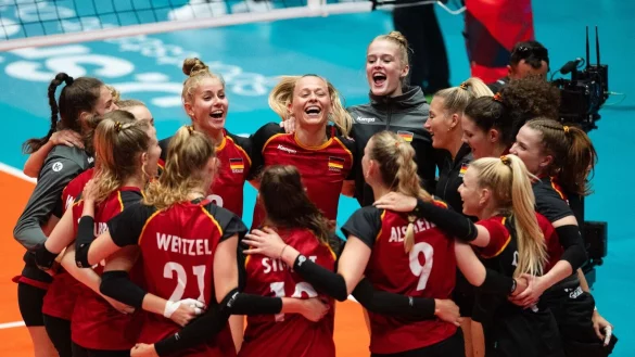 Die deutschen Spielerinnen jubeln nach der Partie. - &copy; Marius Becker/dpa