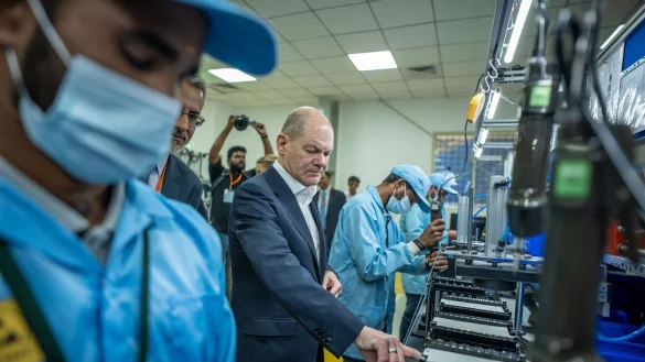 Bundeskanzler Scholz besichtigt das Unternehmen Sun Mobility im indischen Silicon Valley Bengaluru. - &copy; Michael Kappeler/dpa