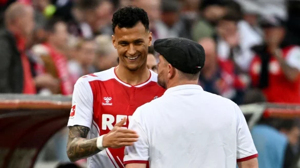 Der 1. FC K&ouml;ln verl&auml;ngerte den Vertrag von St&uuml;rmer Davie Selke (l). - &copy; Federico Gambarini/dpa