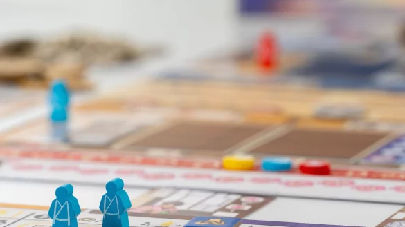 &laquo;Iki&raquo; spielt in Edo, dem alten Tokio. Mit H&auml;ndlern und Handwerkern kann Handel getrieben oder diese angeworben werden, um ein m&ouml;glichst angesehener B&uuml;rger zu werden. Allerdings bricht alle paar Runden Feuer aus. - &copy; Giant Roc/dpa-tmn