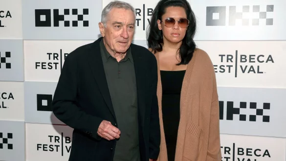 Der Schauspieler Robert De Niro (l) und seine Partnerin Tiffany Chen haben dieses Jahr eine gemeinsame Tochter bekommen. - &copy; Andy Kropa/Invision/AP/dpa