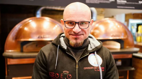 Francesco Ialazzo ist Weltmeister im Pizzabacken. - &copy; Uwe Anspach/dpa