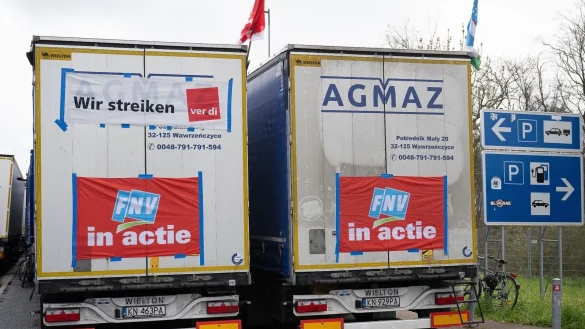 Auf der Rastst&auml;tte Gr&auml;fenhausen streiken die Lastwagenfahrer weiter. - &copy; Sebastian Gollnow/dpa