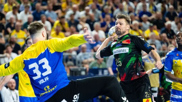 Magdeburgs Marko Bezjak (r) hat mit dem SCM die Champions League gewonnen. - &copy; Marius Becker/dpa