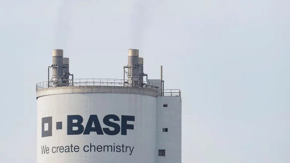 Der Chemiekonzerns BASF hat Stellenstreichungen angek&uuml;ndigt. - &copy; Uwe Anspach/dpa