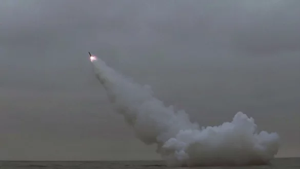 Diese Aufnahme zeigt angeblich einen Marschflugk&ouml;rper, den Nordkorea von einem U-Boot vor der Ostk&uuml;ste des Landes aus abgefeuert hat. Die Aufnahme wurde von der staatlichen nordkoreanischen Nachrichtenagentur KCNA zur Verf&uuml;gung gestellt. Sein Inhalt kann nicht unabh&auml;ngig verifiziert werden. - &copy; Uncredited/KCNA/KNS/dpa