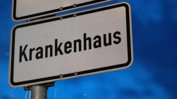 Wie finde ich das geeignete Krankenhaus für mich? Ein Online-Portal soll Patientinnen und Patienten künftig Orientierung geben. - © Marijan Murat/dpa