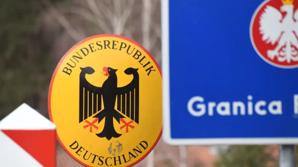 Kanzler Olaf Scholz (SPD) stellt m&ouml;gliche zus&auml;tzliche Ma&szlig;nahmen an der Grenze zu Polen in Aussicht. - &copy; Stefan Sauer/dpa-Zentralbild/dpa