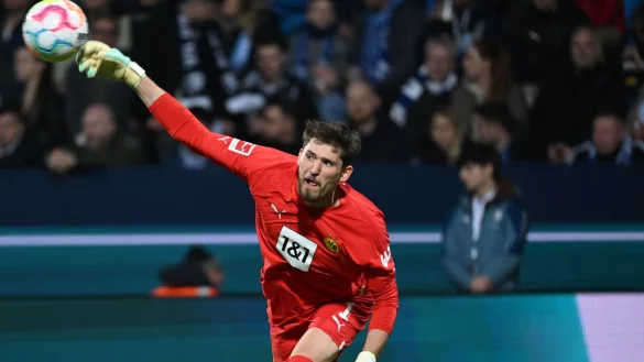 Dortmunds Torh&uuml;ter Gregor Kobel in Aktion. - &copy; Federico Gambarini/dpa