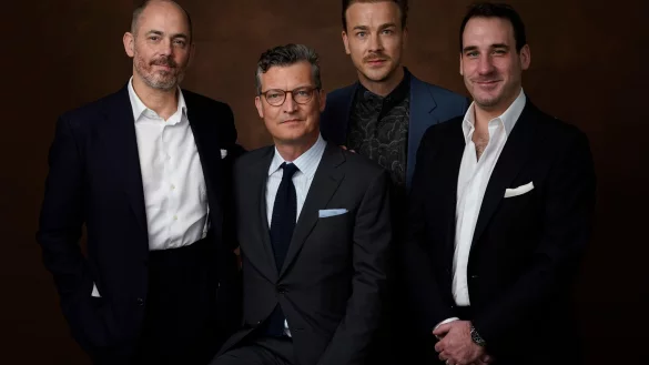 Edward Berger (l-r), Malte Grunert, Albrecht Schuch und James Friend posieren im Beverly Hilton Hotel f&uuml;r ein Portr&auml;t. - &copy; Chris Pizzello/Invision via AP/dpa