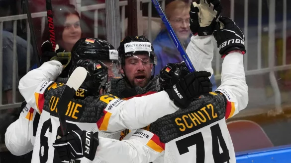 Deutschland richtet die Eishockey-Weltmeisterschaft 2027 aus. - &copy; Roman Koksarov/AP/dpa
